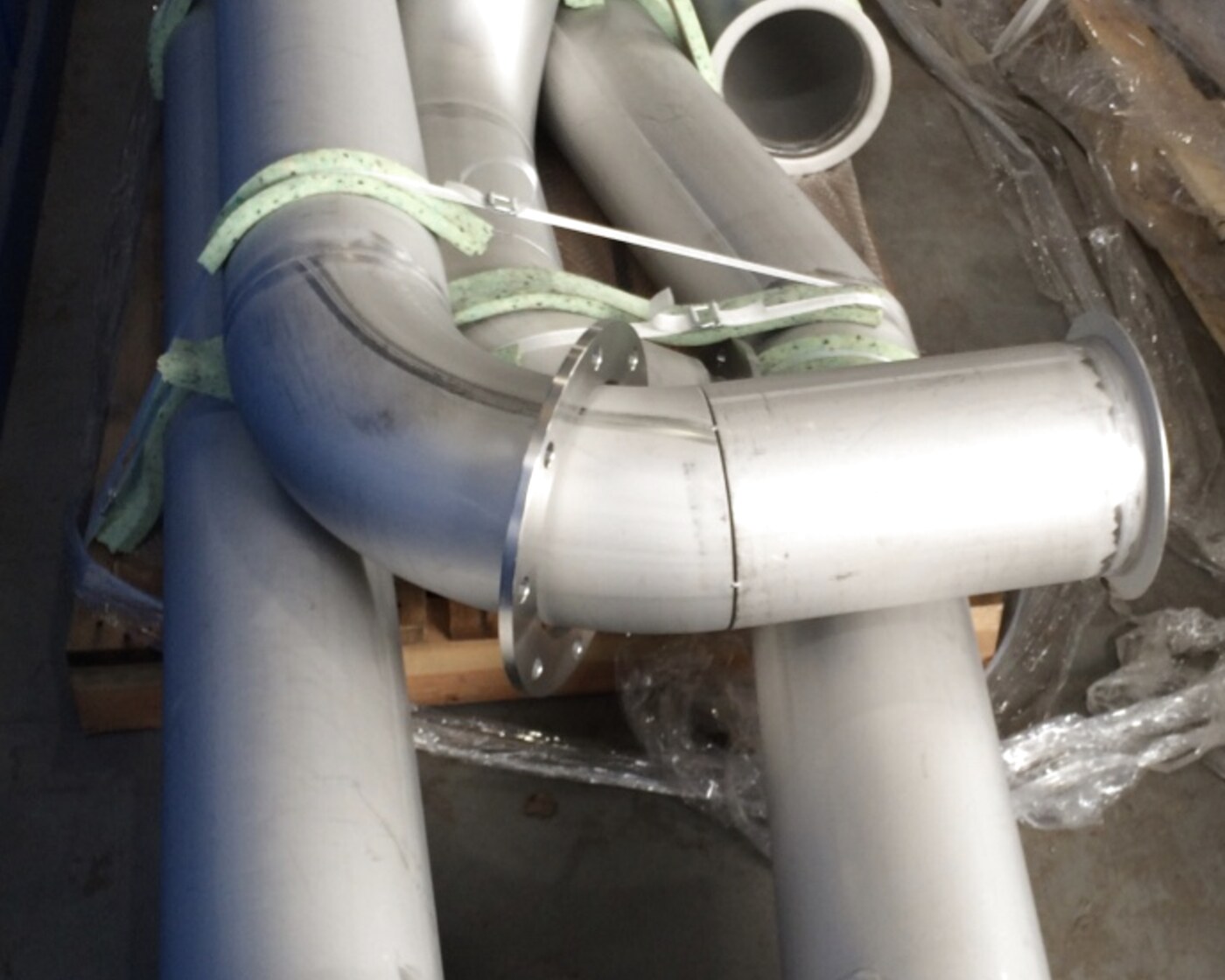 Prefabricated piping assembly with supports
