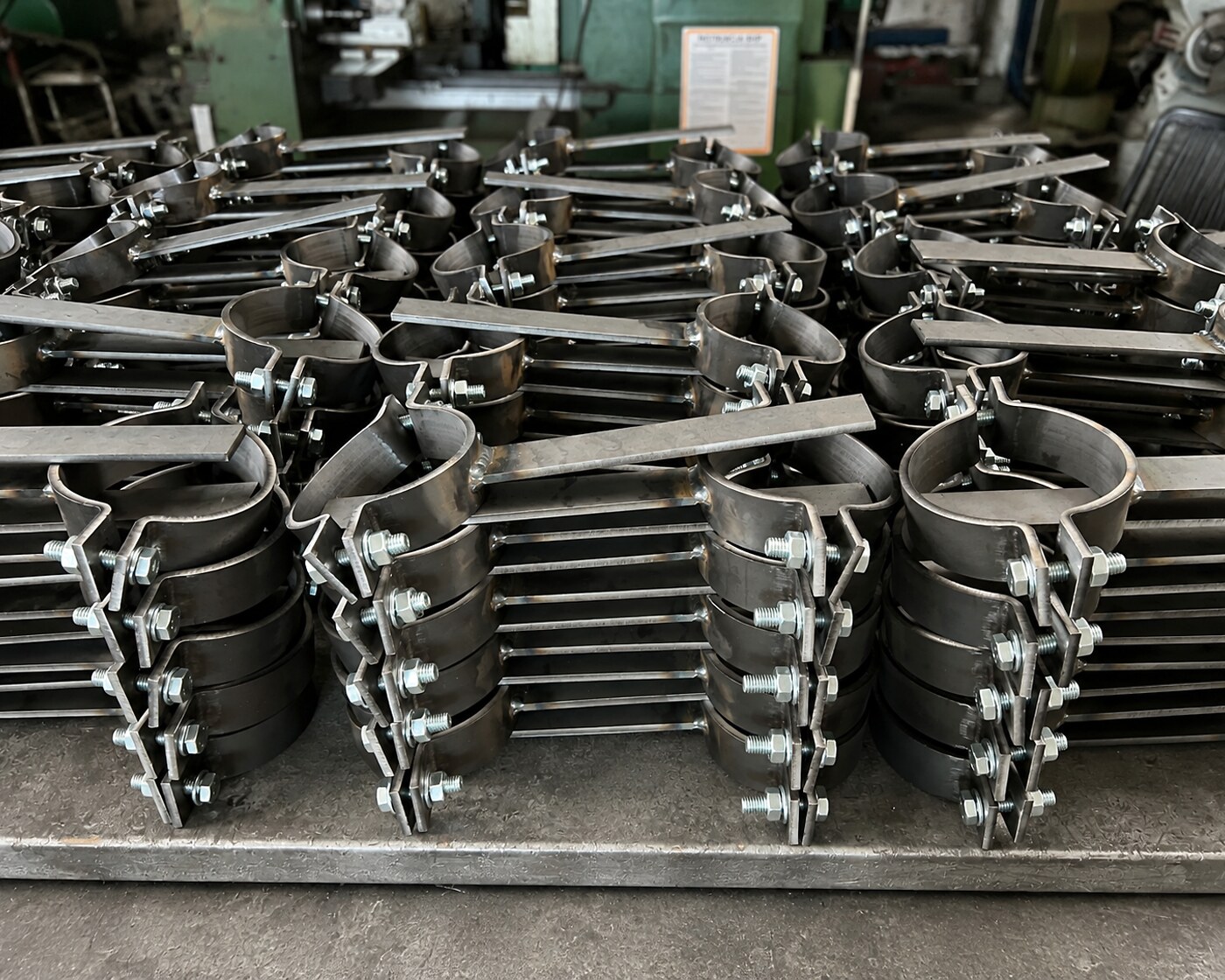 Serial black-steel pipe clamps